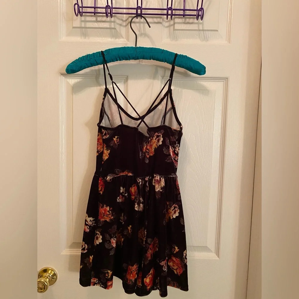Floral romper from target small - Picture 4 of 8